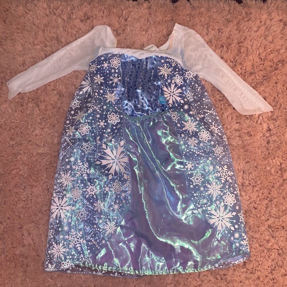 Girls seasonal winter clothes bundle 5t like new. - Picture 10 of 10